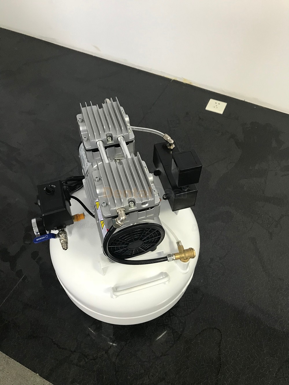 BD101 Noiseless Oiless Portable Dental Air Compressor for Dental Chair Unit